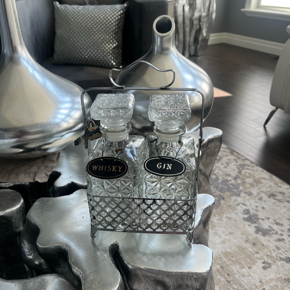 Vintage MCM whiskey, gin bar caddy, set with lock and key your not ordinary set